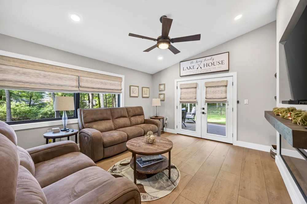 8433 Montreal Lane Canadian Lakes, MI 49346