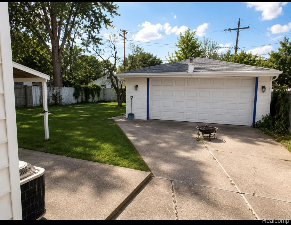 26511 Lehner Street Roseville City, MI 48066