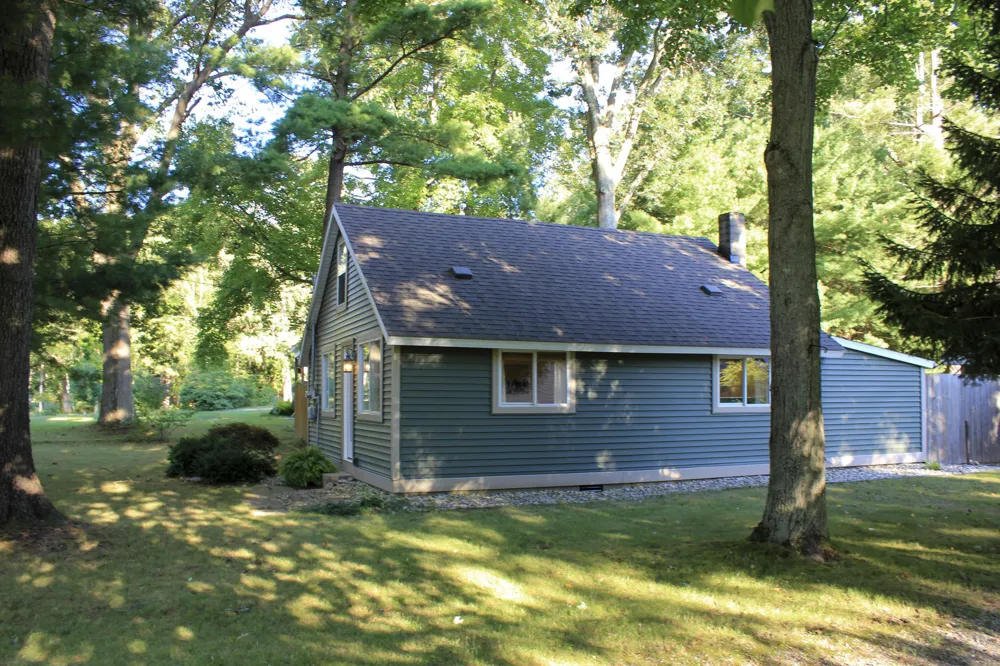 3429 W Giles Road Laketon Township, MI 49445