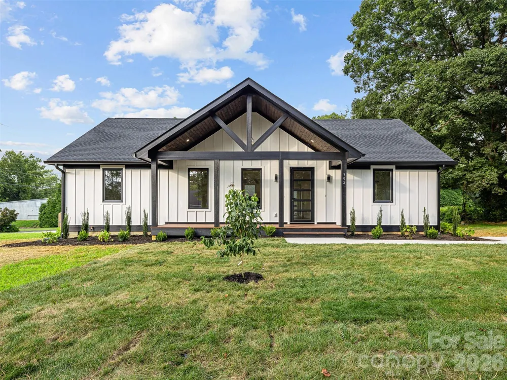 902 Narva Road Hendersonville, NC 28792