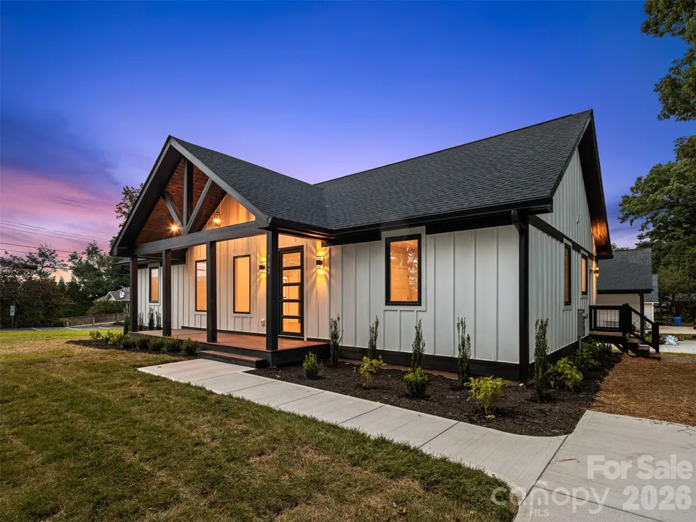 902 Narva Road Hendersonville, NC 28792