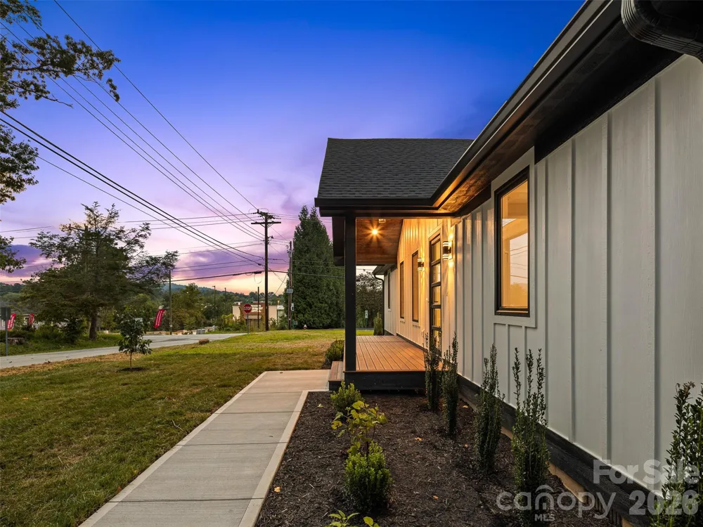 902 Narva Road Hendersonville, NC 28792