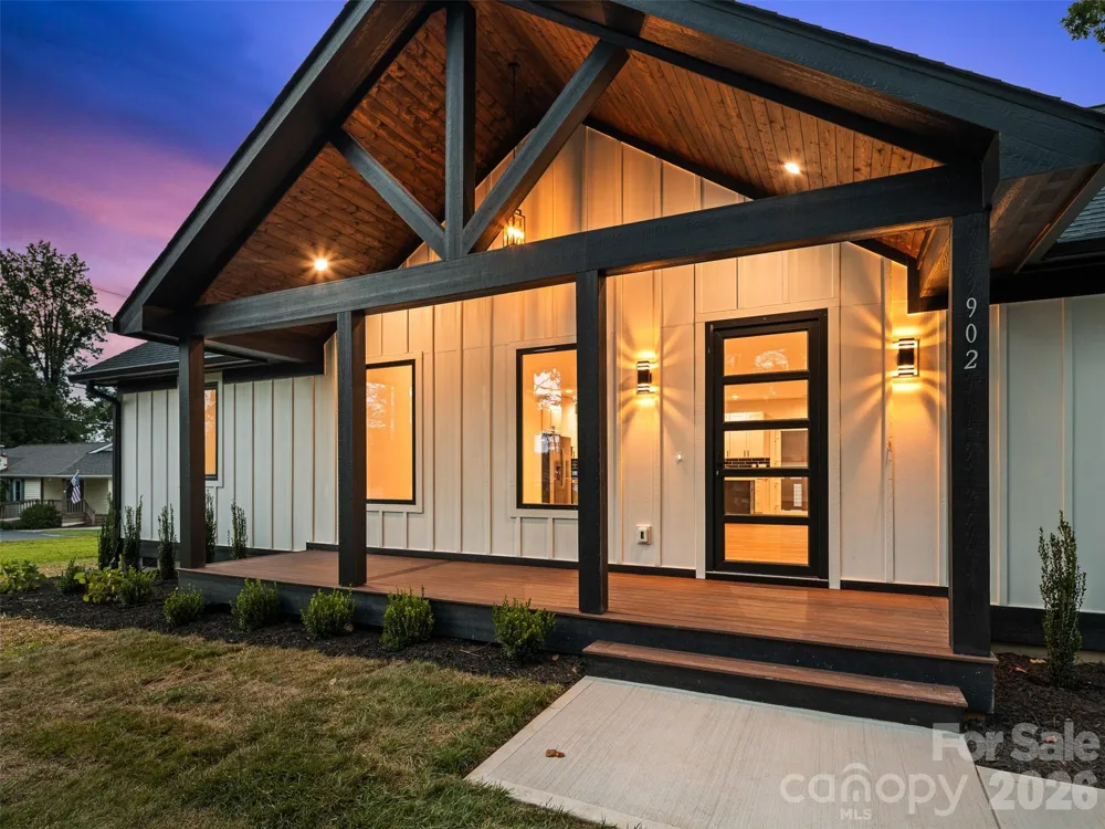 902 Narva Road Hendersonville, NC 28792