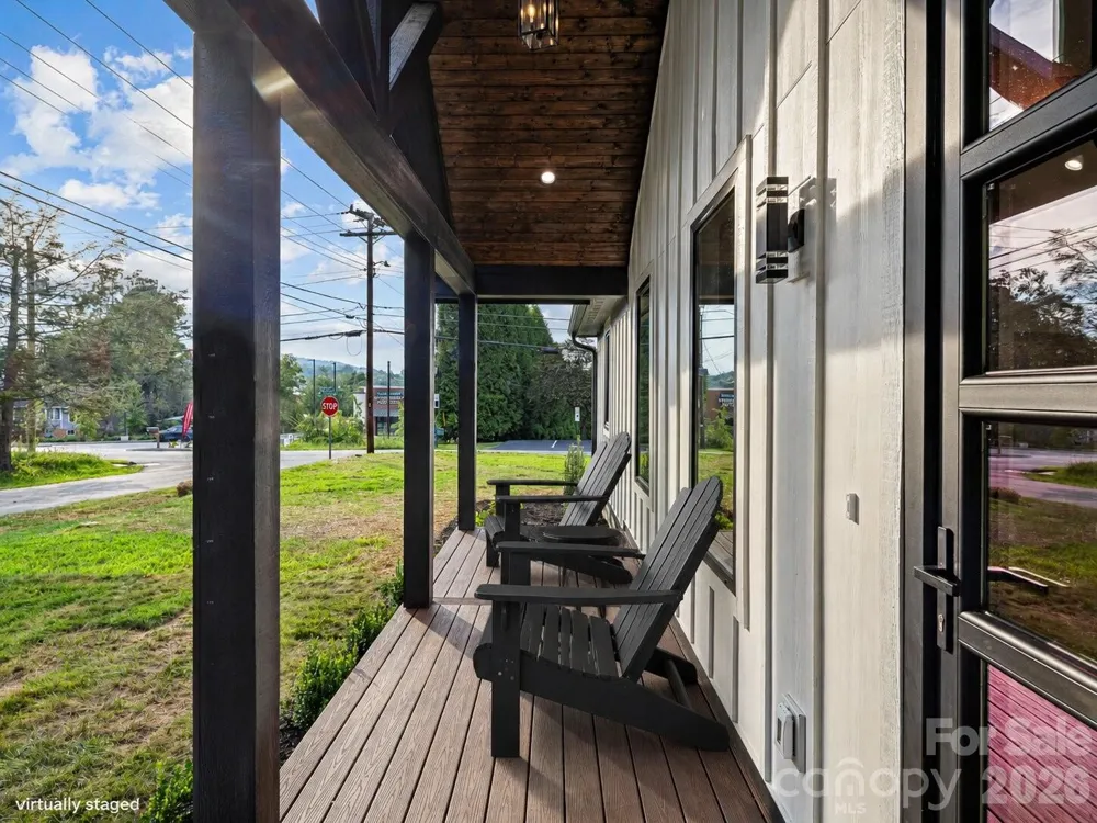 902 Narva Road Hendersonville, NC 28792