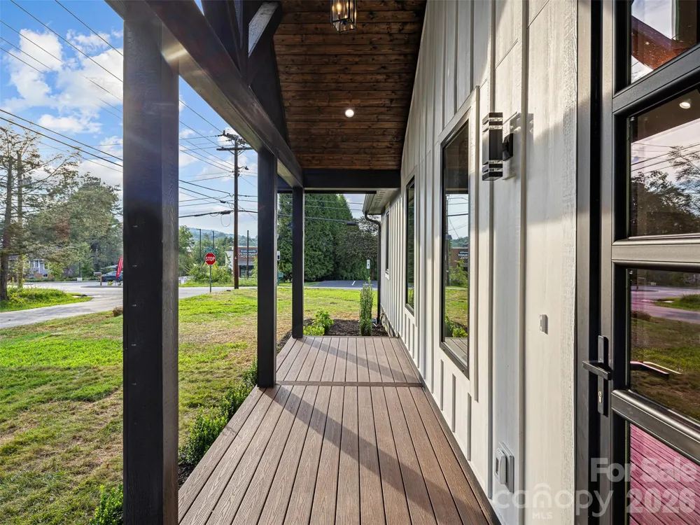 902 Narva Road Hendersonville, NC 28792