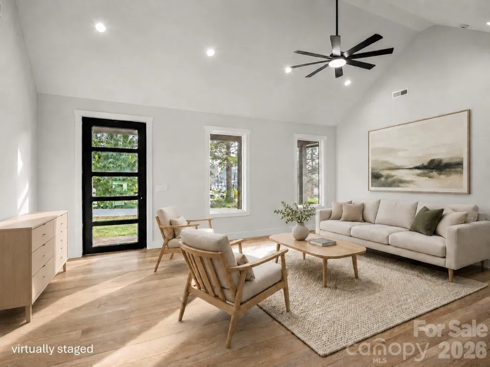 902 Narva Road Hendersonville, NC 28792