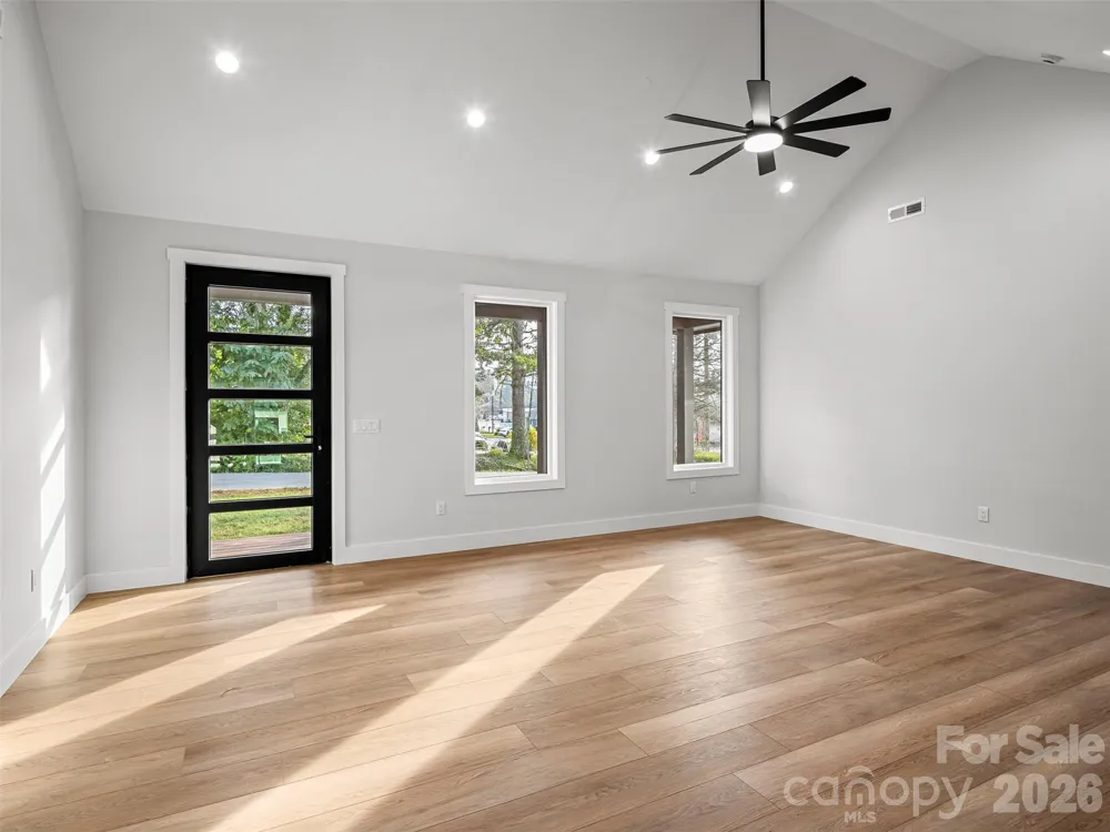 902 Narva Road Hendersonville, NC 28792