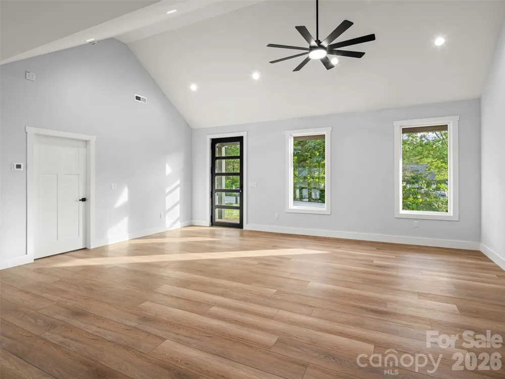 902 Narva Road Hendersonville, NC 28792