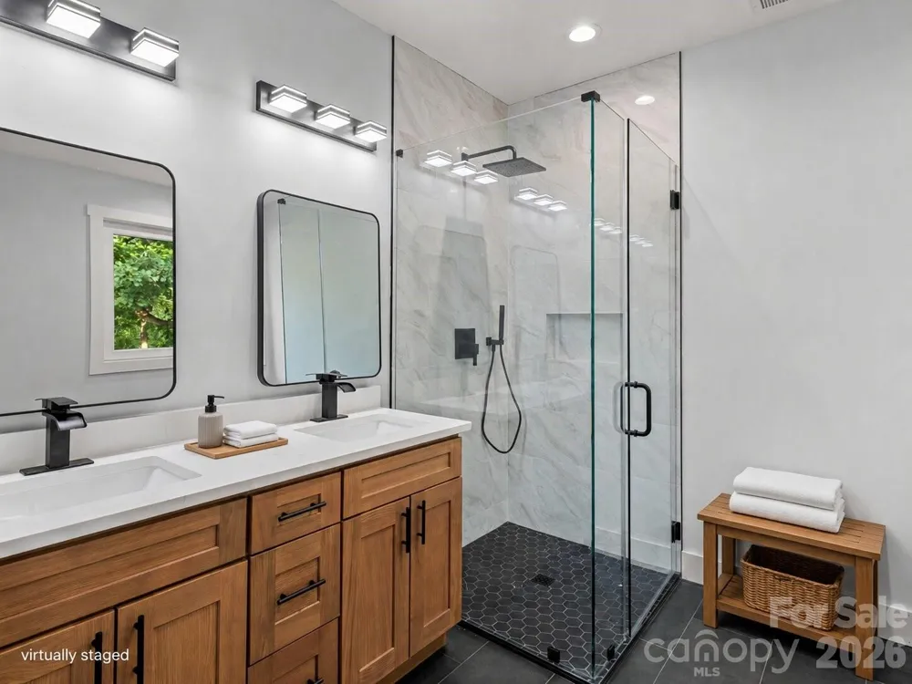 902 Narva Road Hendersonville, NC 28792
