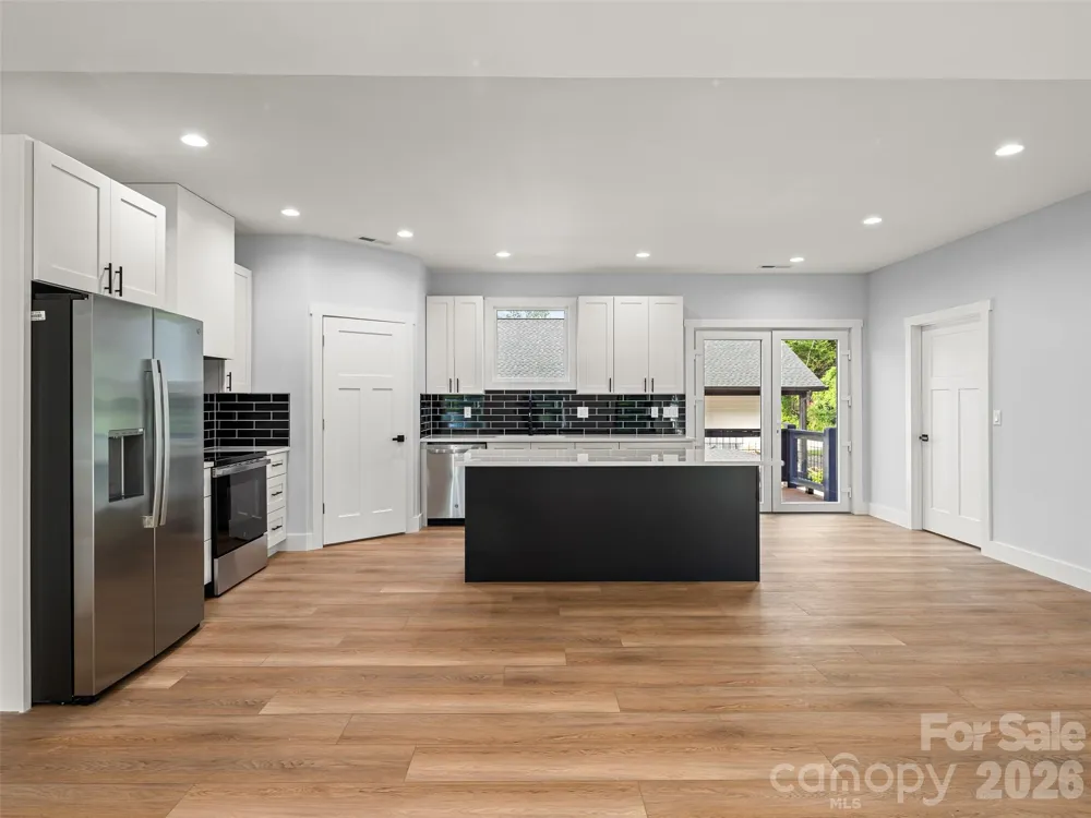902 Narva Road Hendersonville, NC 28792