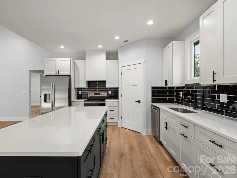 902 Narva Road Hendersonville, NC 28792
