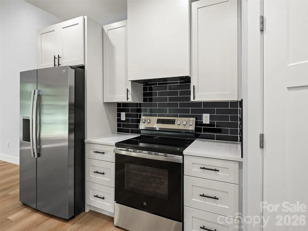 902 Narva Road Hendersonville, NC 28792