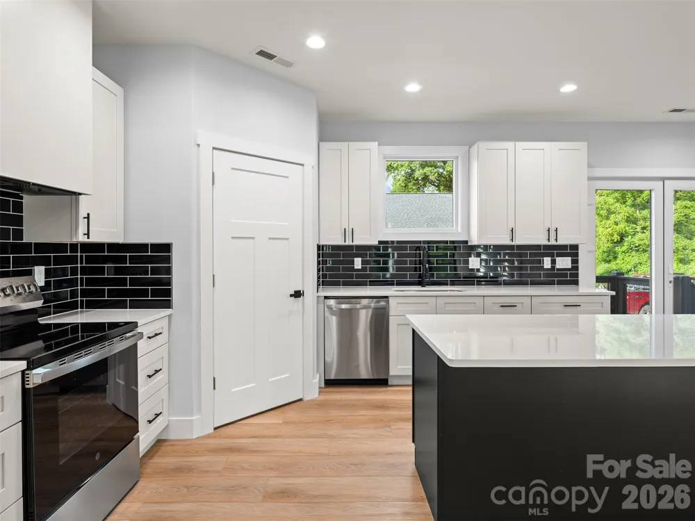 902 Narva Road Hendersonville, NC 28792