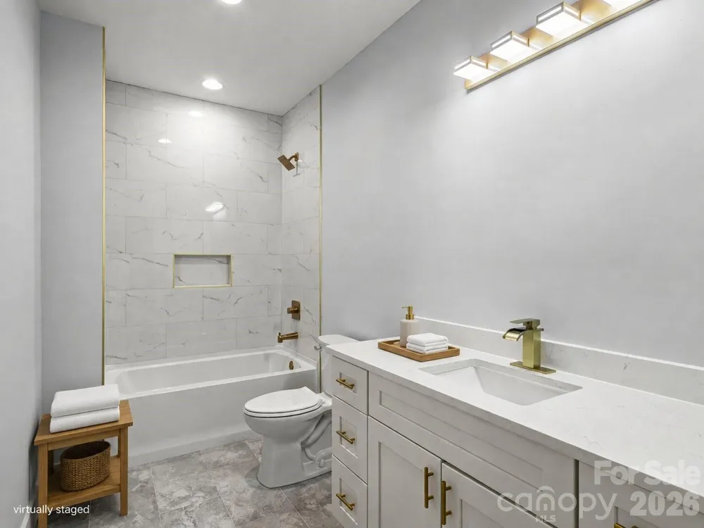 902 Narva Road Hendersonville, NC 28792