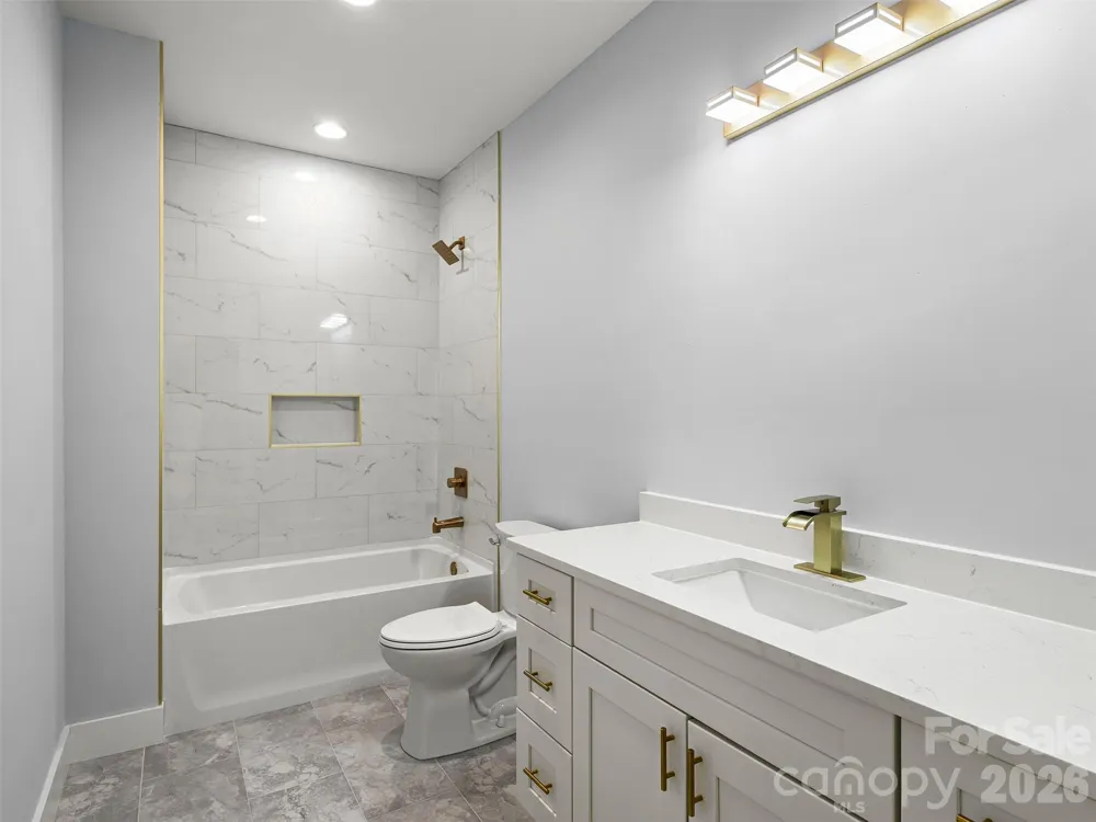 902 Narva Road Hendersonville, NC 28792