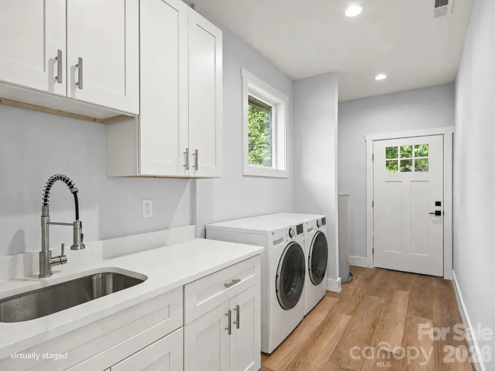 902 Narva Road Hendersonville, NC 28792