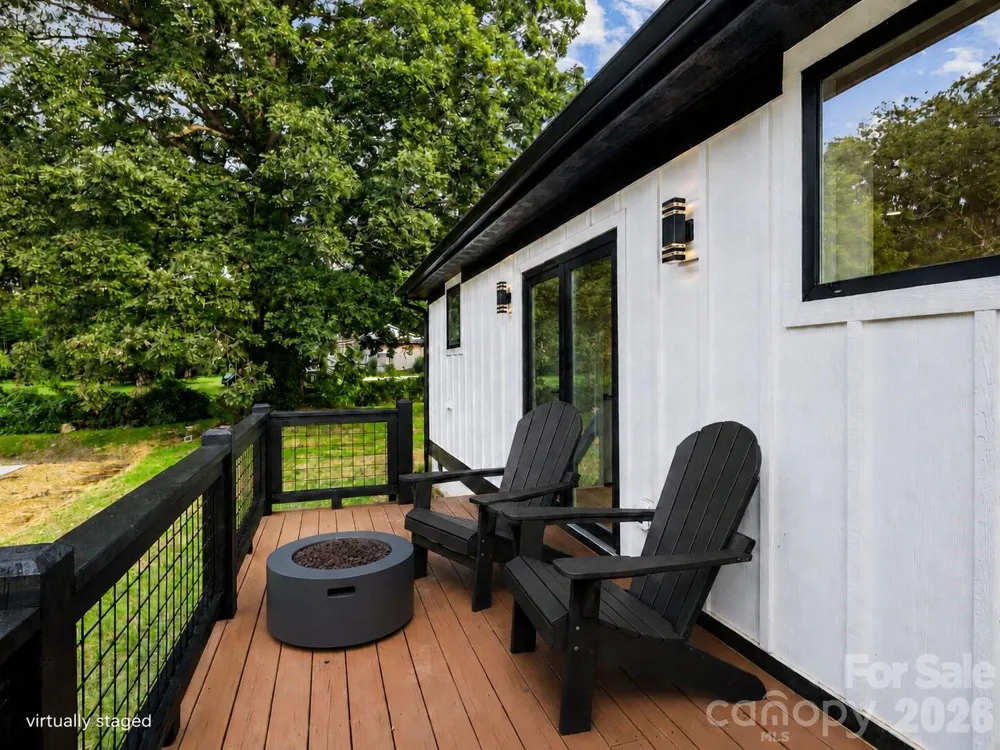 902 Narva Road Hendersonville, NC 28792