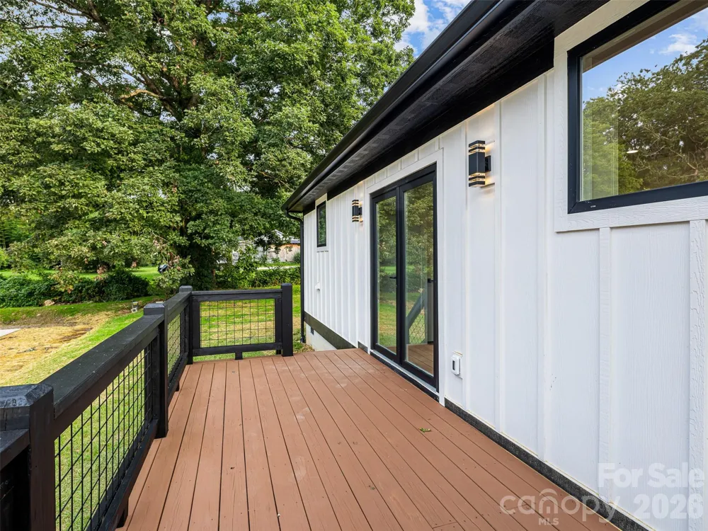 902 Narva Road Hendersonville, NC 28792