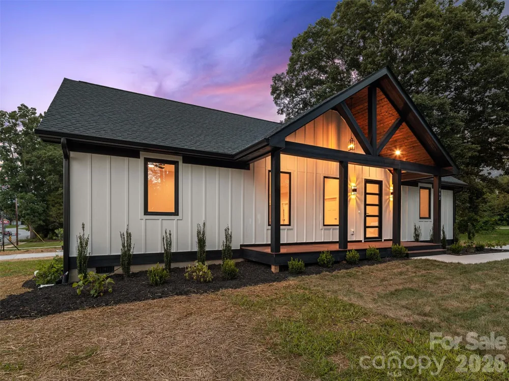 902 Narva Road Hendersonville, NC 28792