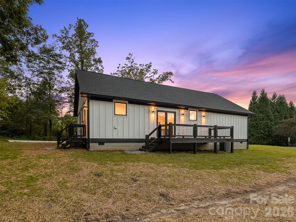 902 Narva Road Hendersonville, NC 28792