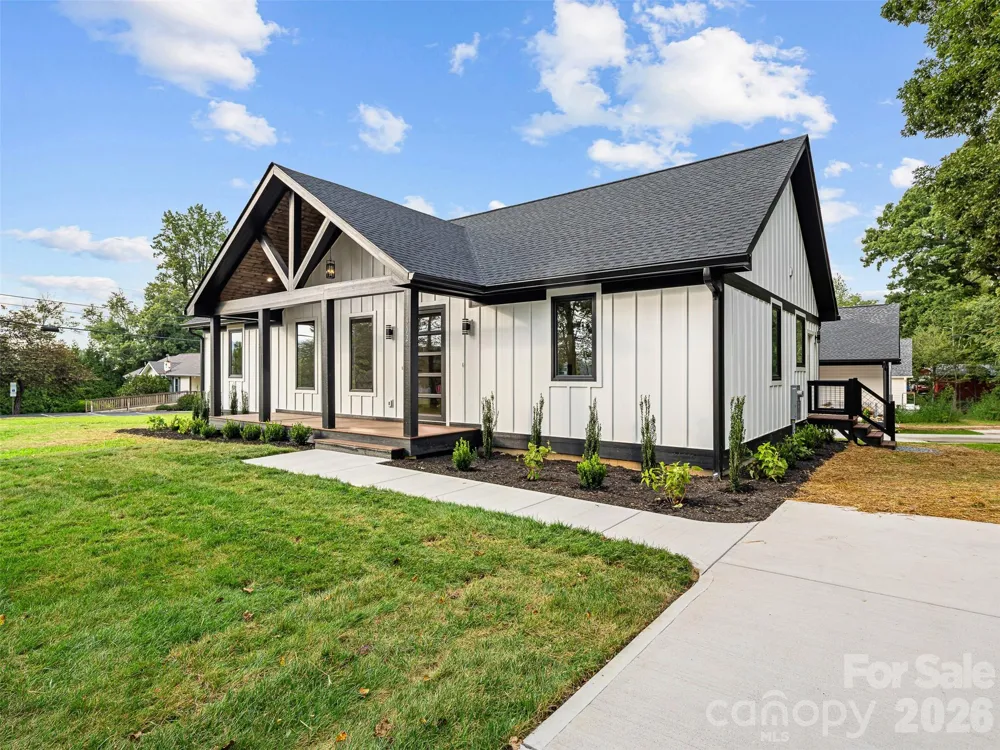 902 Narva Road Hendersonville, NC 28792