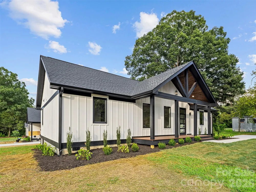 902 Narva Road Hendersonville, NC 28792
