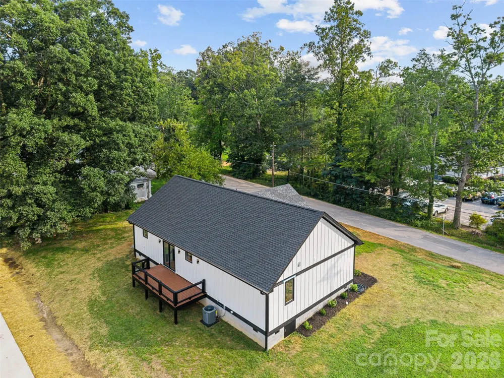 902 Narva Road Hendersonville, NC 28792