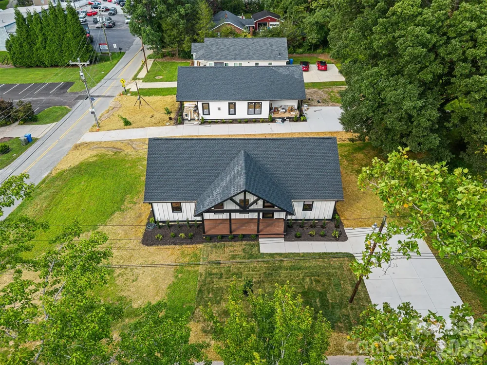 902 Narva Road Hendersonville, NC 28792