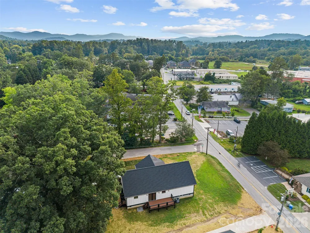902 Narva Road Hendersonville, NC 28792