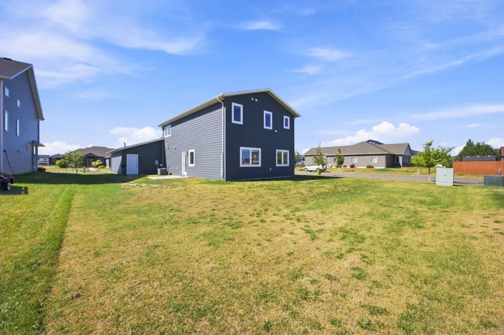 1102 LILAC LANE Moorhead, MN 56560