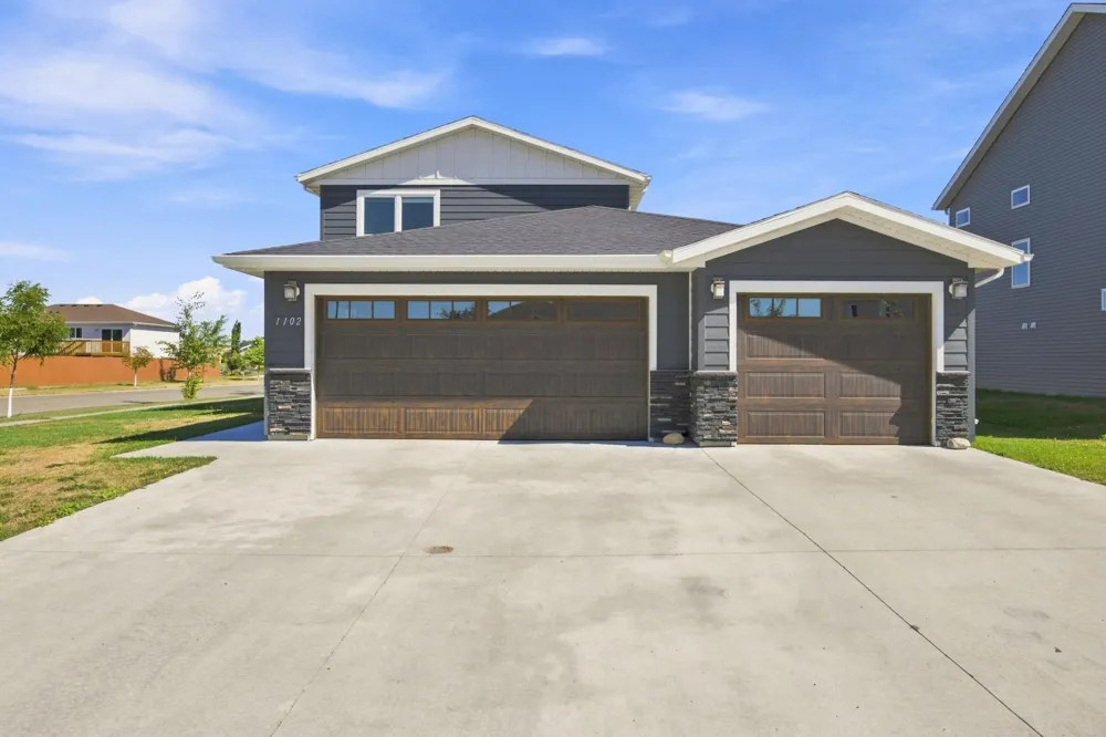1102 LILAC LANE Moorhead, MN 56560
