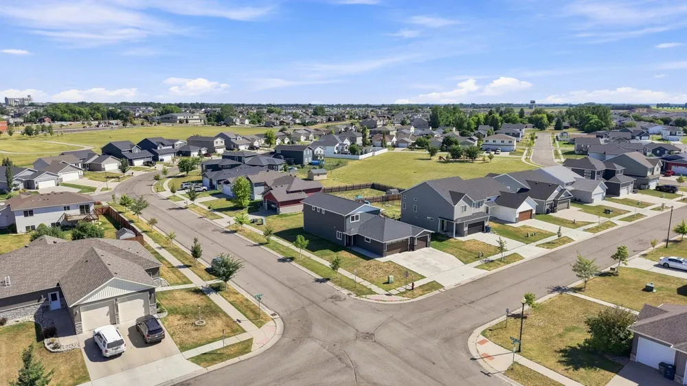 1102 LILAC LANE Moorhead, MN 56560
