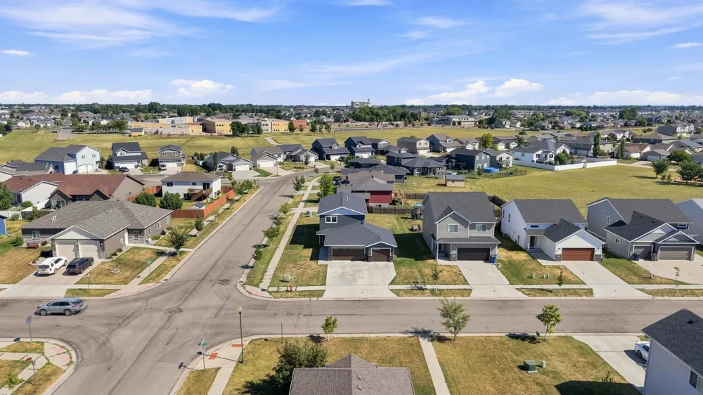 1102 LILAC LANE Moorhead, MN 56560