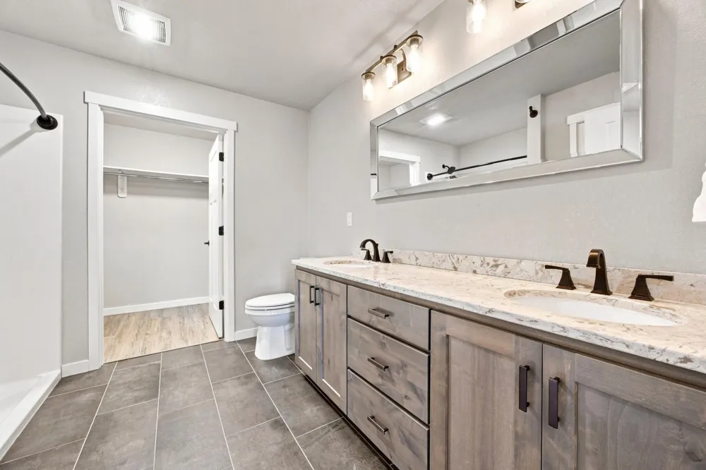1102 LILAC LANE Moorhead, MN 56560