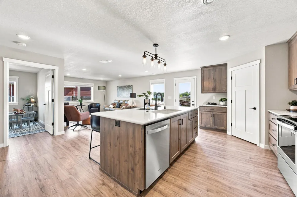 1102 LILAC LANE Moorhead, MN 56560
