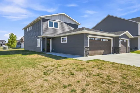 1102 LILAC LANE