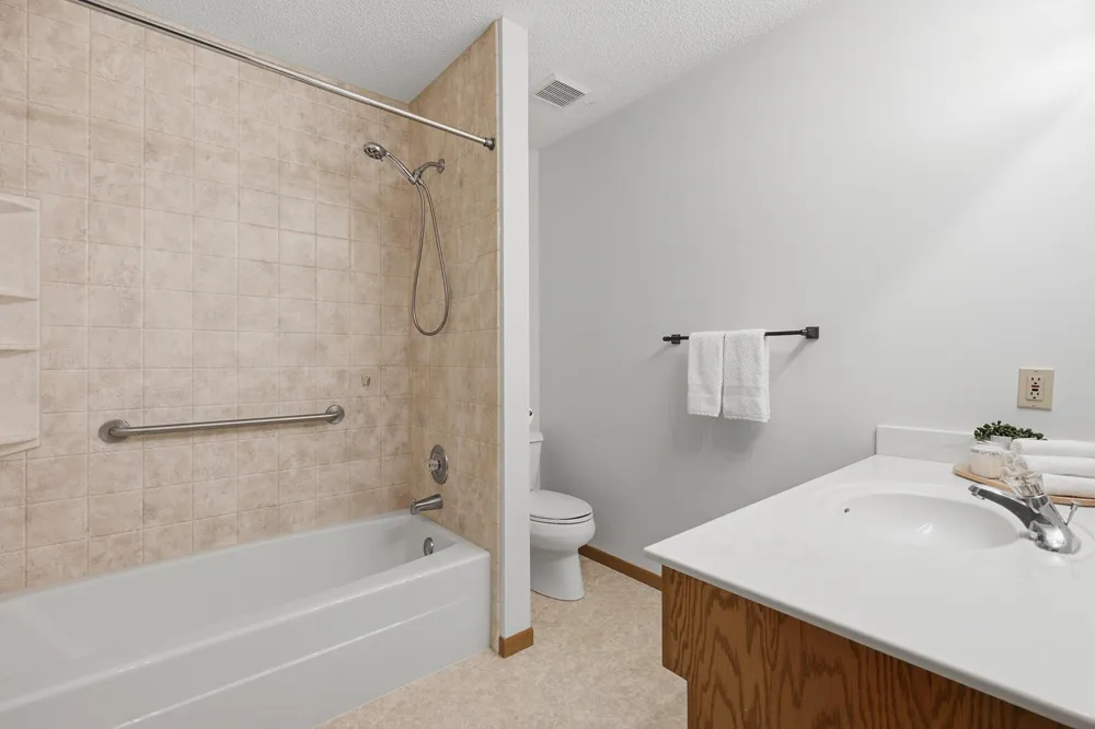 8564 134th Street W Apple Valley, MN 55124