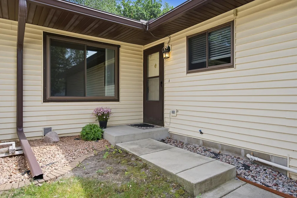 8564 134th Street W Apple Valley, MN 55124