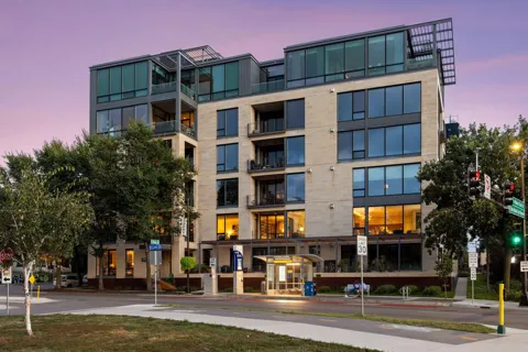 1805 W Lake Street #202