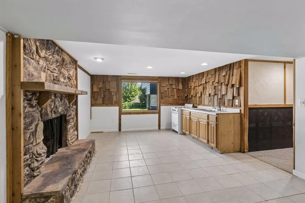 1528 Aquila Avenue Golden Valley, MN 55427