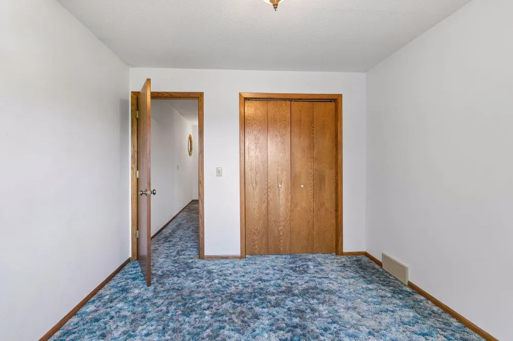 1528 Aquila Avenue Golden Valley, MN 55427
