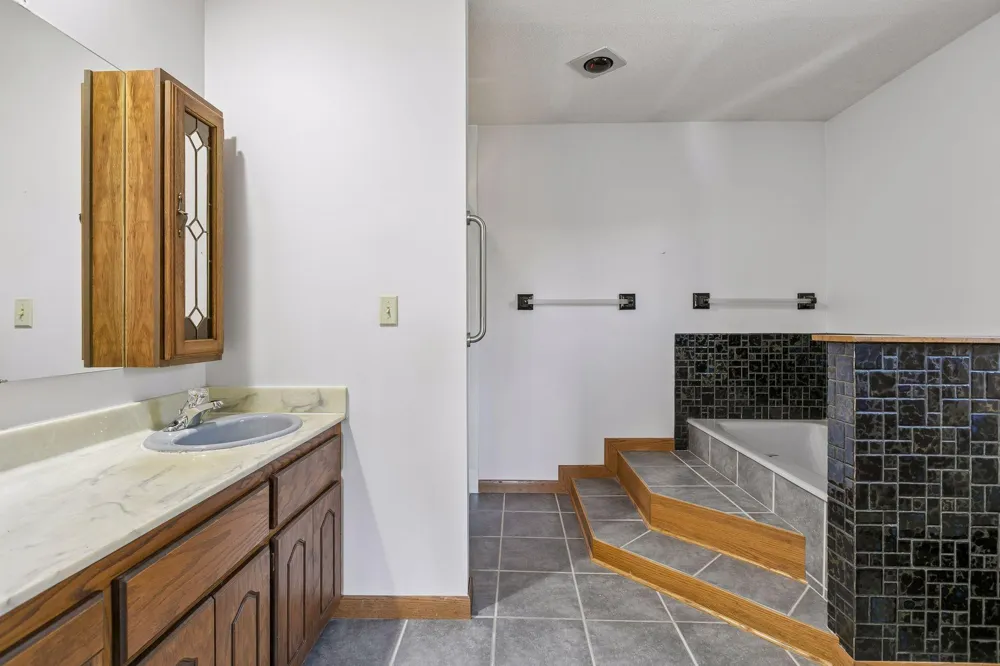 1528 Aquila Avenue Golden Valley, MN 55427