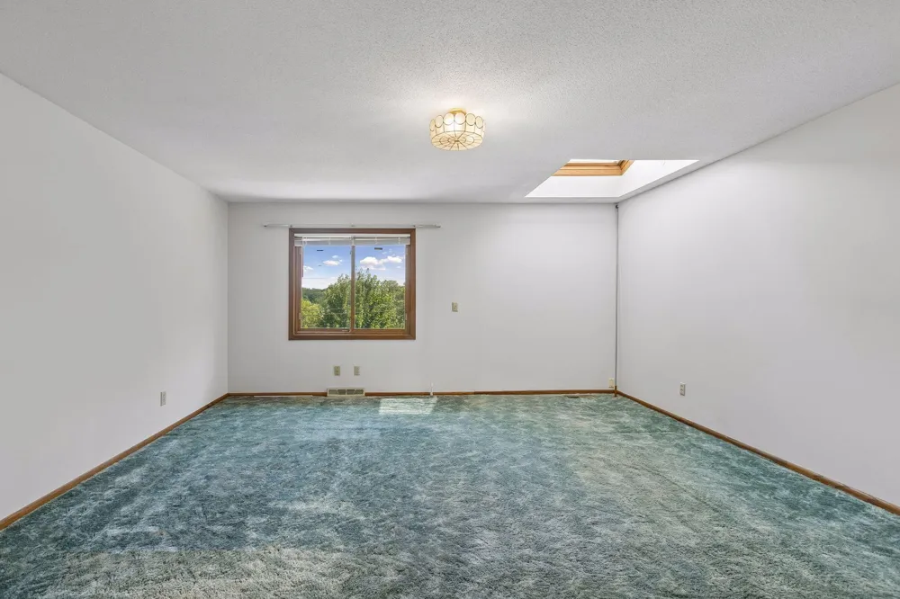 1528 Aquila Avenue Golden Valley, MN 55427