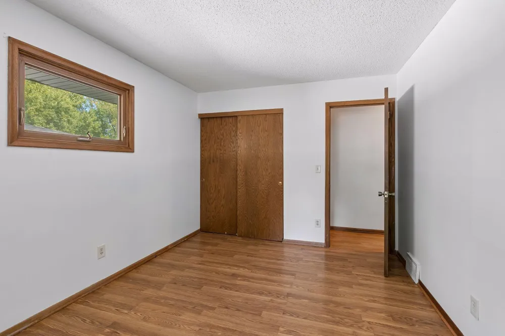 1528 Aquila Avenue Golden Valley, MN 55427