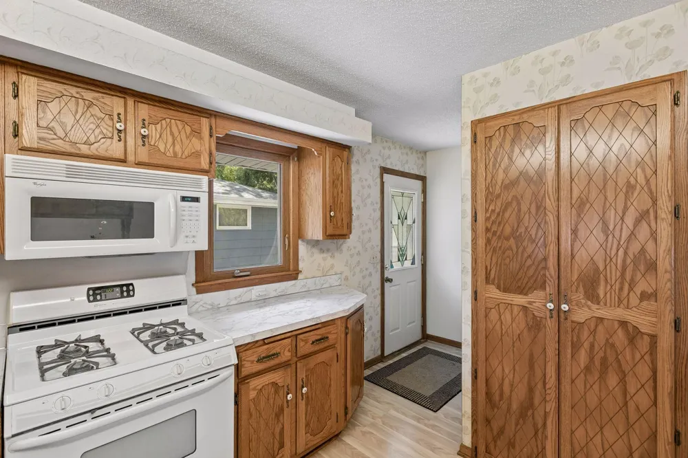 1528 Aquila Avenue Golden Valley, MN 55427
