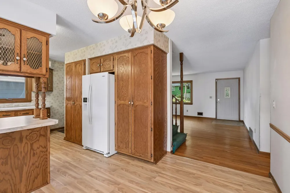 1528 Aquila Avenue Golden Valley, MN 55427