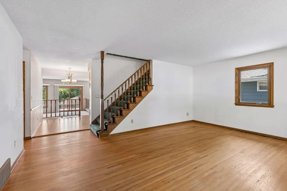 1528 Aquila Avenue Golden Valley, MN 55427