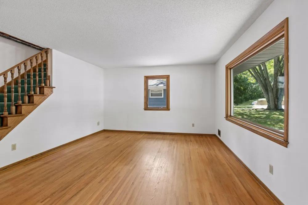 1528 Aquila Avenue Golden Valley, MN 55427