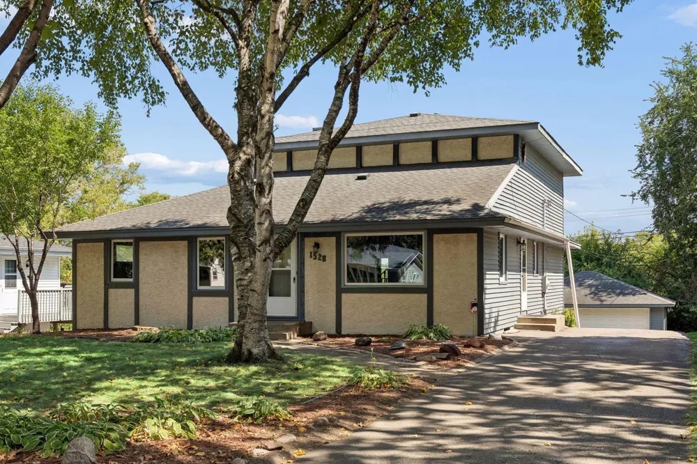 1528 Aquila Avenue Golden Valley, MN 55427