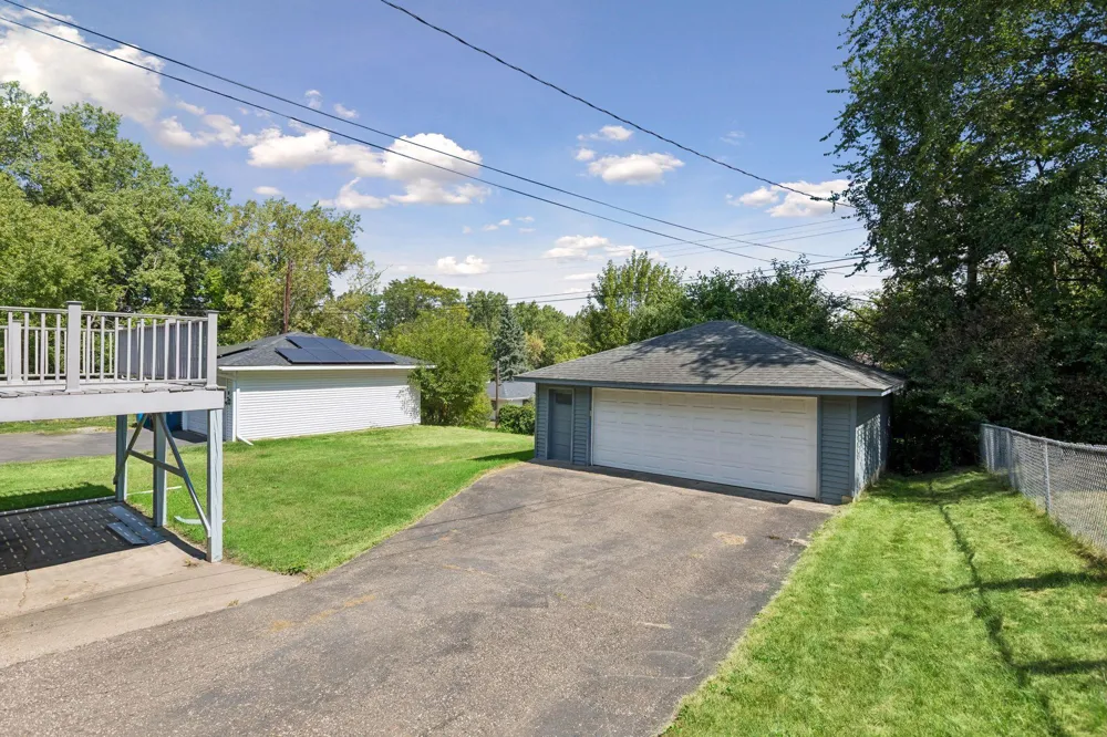 1528 Aquila Avenue Golden Valley, MN 55427